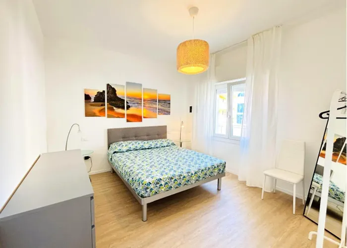 Apartman Beachside Apartment With Balcony *